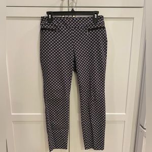 COPY - Van Heusen size 8 Black/White stretch leggings with cool design.
